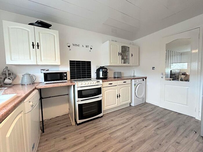 2 Bedroom Flat For Sale In Tiree Place, Hallglen, Falkirk, FK1