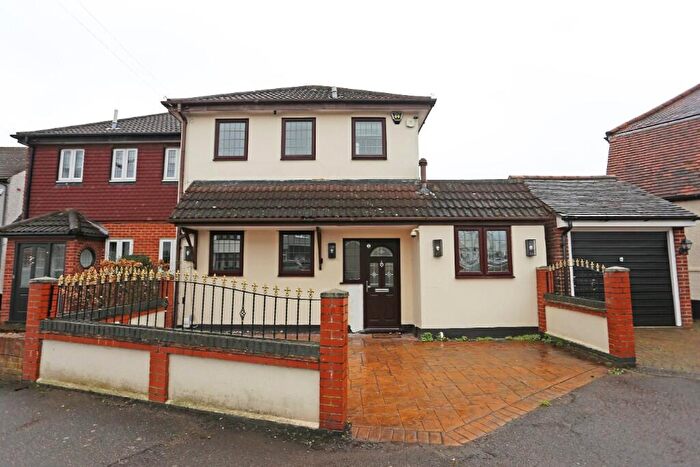 4 Bedroom Semi Detached House To Rent In Hazelmere Gardens, Hornchurch, London, RM11
