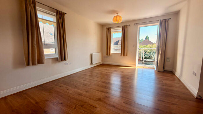 2 Bedroom Flat To Rent In Raven Drive, Maidenhead, SL6