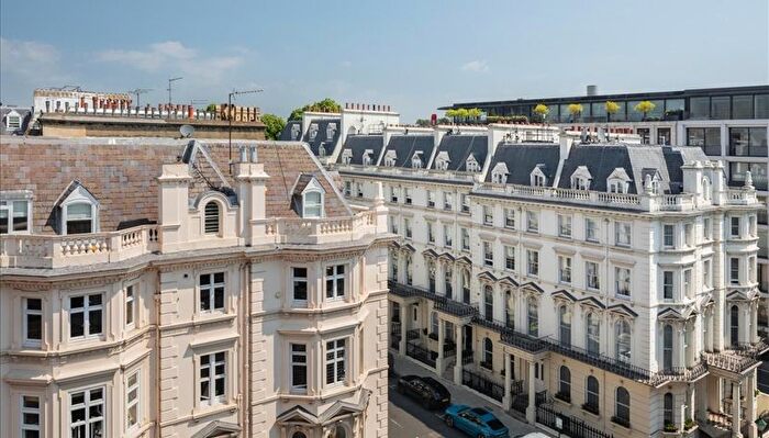 3 Bedroom Flat To Rent In Rince Of Wales Terrace, London, W8