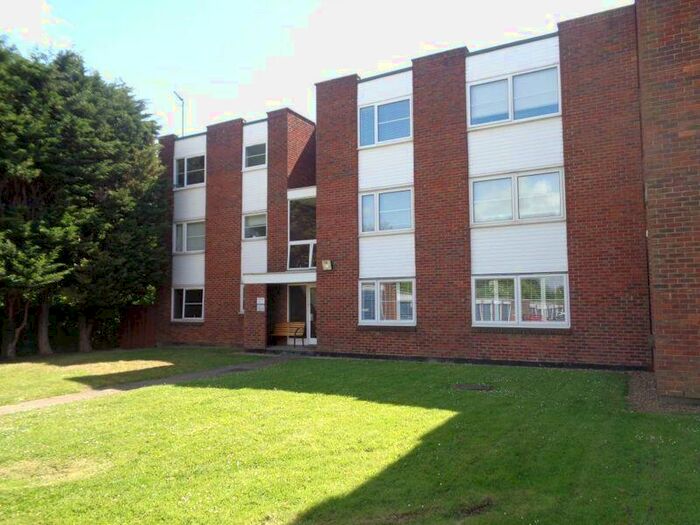 1 Bedroom Flat To Rent In Thorpe Hall Avenue, Southend-On-Sea, SS1