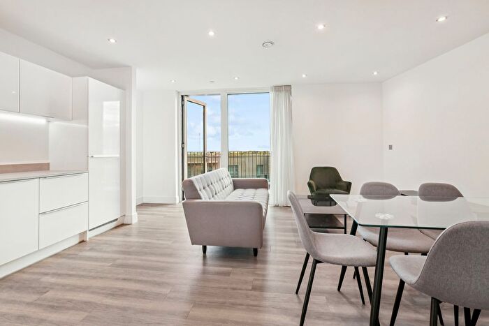 3 Bedroom Flat To Rent In Alwyne Court, Garnet Place, West Drayton, UB7