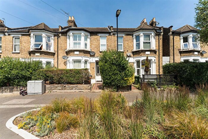 2 Bedroom Maisonette For Sale In Scotts Road, Leyton, E10