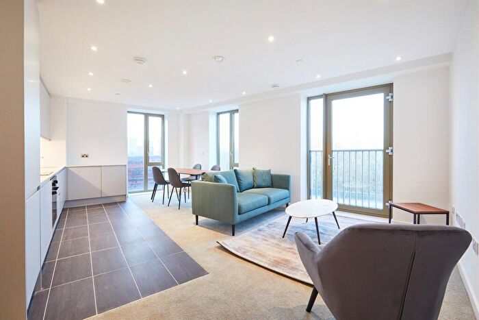 3 Bedroom Apartment To Rent In Local Crescent, M5