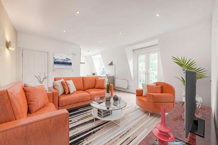 2 Bedroom Flat For Sale In Goldhurst Terrace, London, NW6