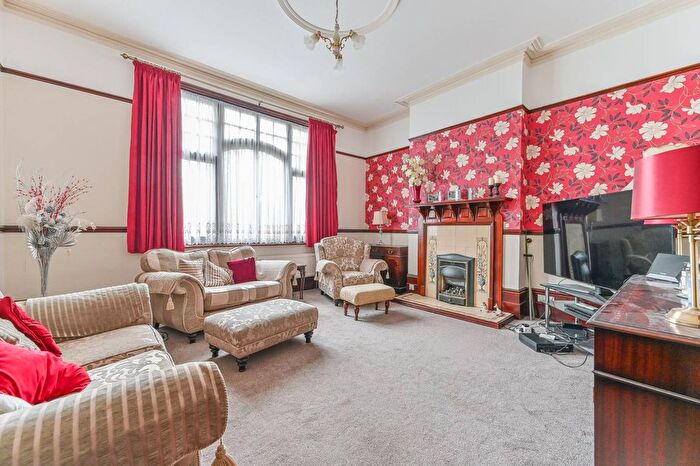 6 Bedroom Semi Detached House For Sale In St Helens Crescent, Norbury, London, SW16
