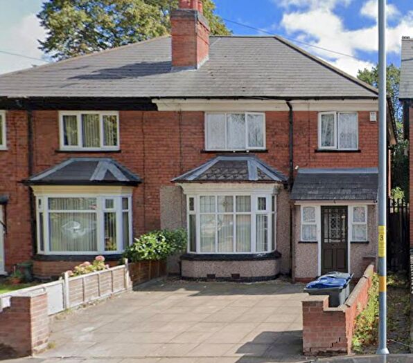 3 Bedroom Semi Detached House For Sale In Finnemore Road, Birmingham, B9