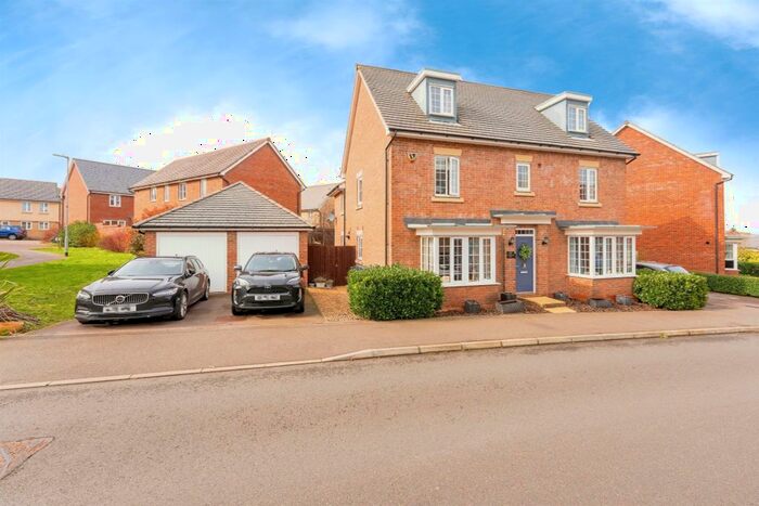 5 Bedroom Detached House For Sale In Summers Hill Drive, Papworth Everard, Cambridge, CB23