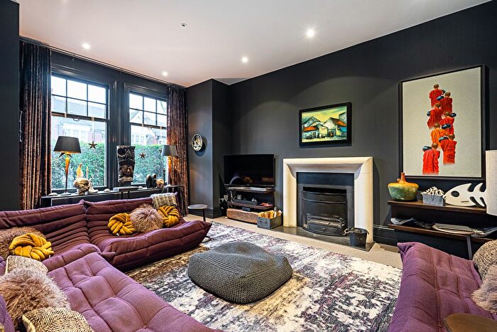 5 Bedroom Detached House For Sale In Marchwood Crescent, Ealing, W5