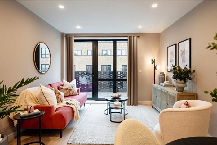 1 Bedroom Flat To Rent In Hanwell Square, London, London, W7