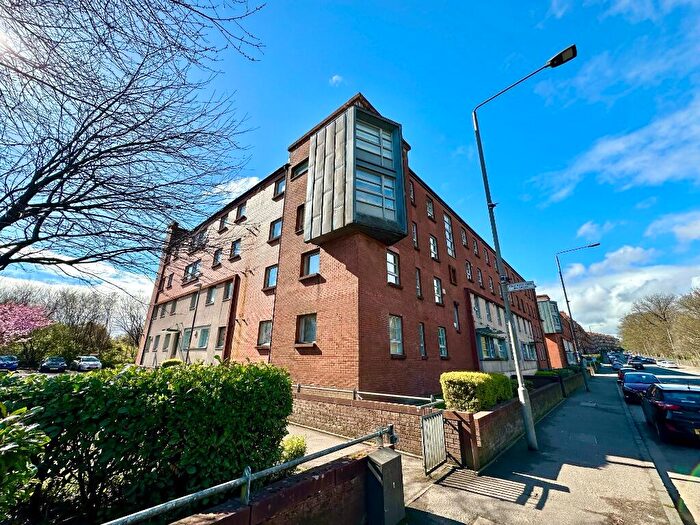 3 Bedroom Flat To Rent In Tollcross Road, Tollcross, Glasgow, G32