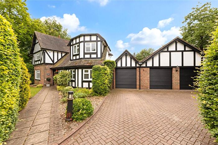 4 Bedroom Detached House For Sale In The Avenue, Dunstable, Bedfordshire, LU6