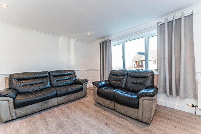 2 Bedroom Flat To Rent In T Lady Nairne Grove, Edinburgh, EH8