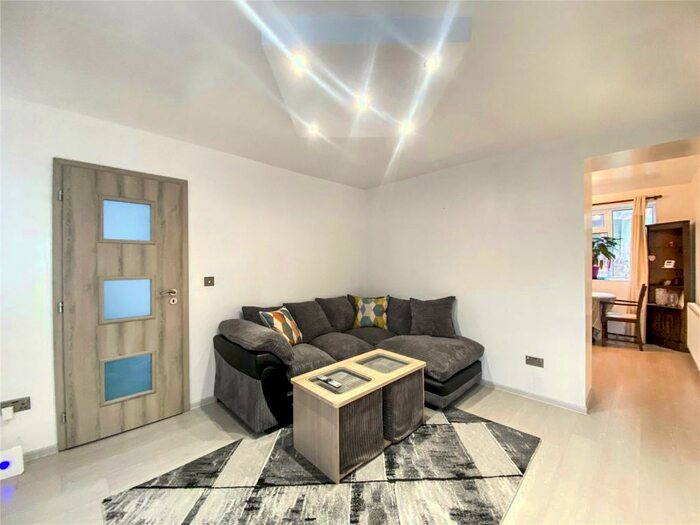 3 Bedroom Semi-Detached House To Rent In Worsley Avenue, Worsley, Manchester, Greater Manchester, M28