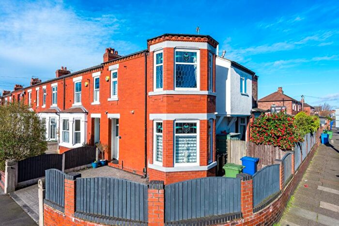 4 Bedroom End Of Terrace House For Sale In Reddish Vale Road, Reddish, Stockport, SK5