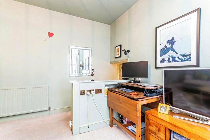 1 Bedroom Flat For Sale In Hatchlands Road, Redhill, Surrey, RH1