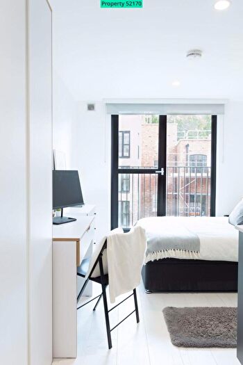 Studio To Rent In Commercial Road, London, E14