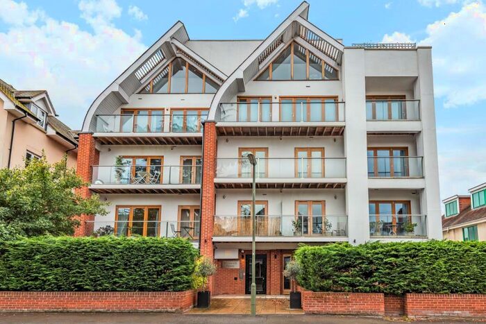 Apartment To Rent In West Byfleet, KT14