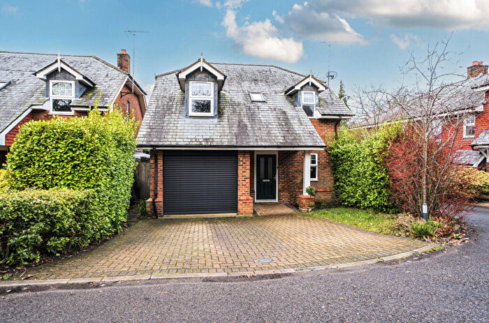3 Bedroom Detached House For Sale In Thistledown Close, Wrecclesham, Farnham, GU10