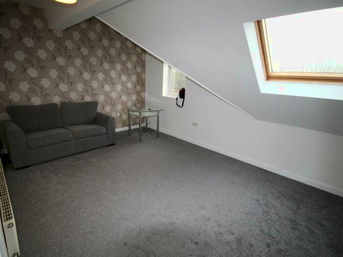 1 Bedroom Flat To Rent In Tong Street, Bradford, BD4