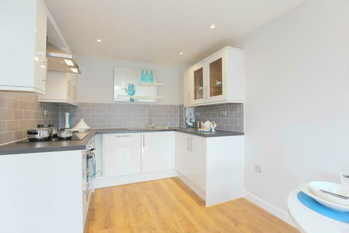 2 Bedroom Flat To Rent In Nayland Court, RM1