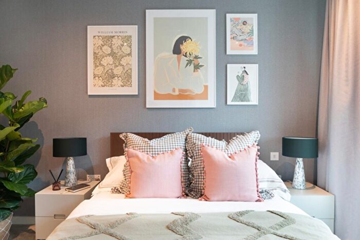 1 Bedroom Flat To Rent In Bloom West, Nine Elms Ln, Nine Elms, London, SW11