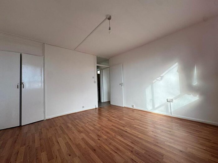 1 Bedroom Flat To Rent In Sunray Avenue, London, SE24