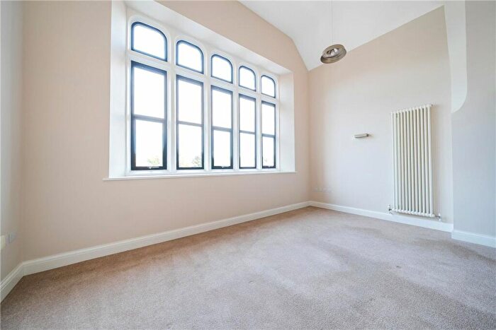 3 Bedroom Apartment For Sale In West Avenue, Bath, Somerset, BA2