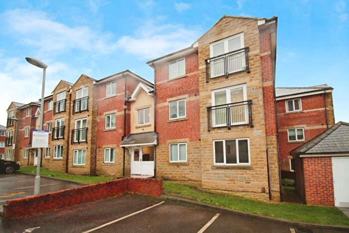 2 Bedroom Flat For Sale In College View, Dewsbury, WF13