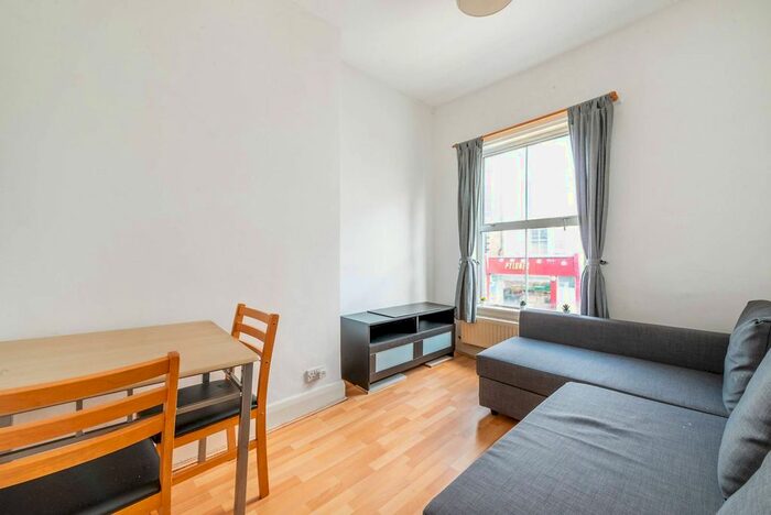 2 Bedroom Flat To Rent In Portobello Road, Notting Hill, London, W11