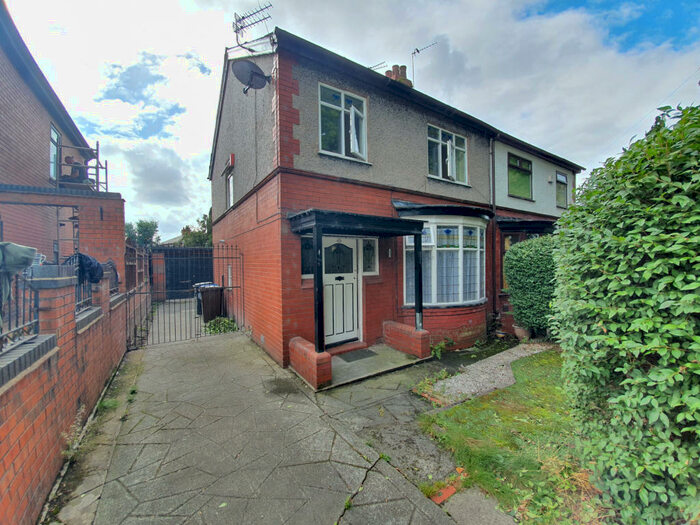 3 Bedroom Semi-Detached House To Rent In Derby Road, Ashton-under-lyne, Lancashire, OL6