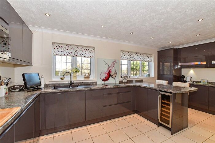 4 Bedroom Detached House For Sale In Tenterden Road, Biddenden, Kent, TN27