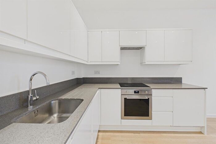 1 Bedroom Flat To Rent In Riverbank Way, London, TW8