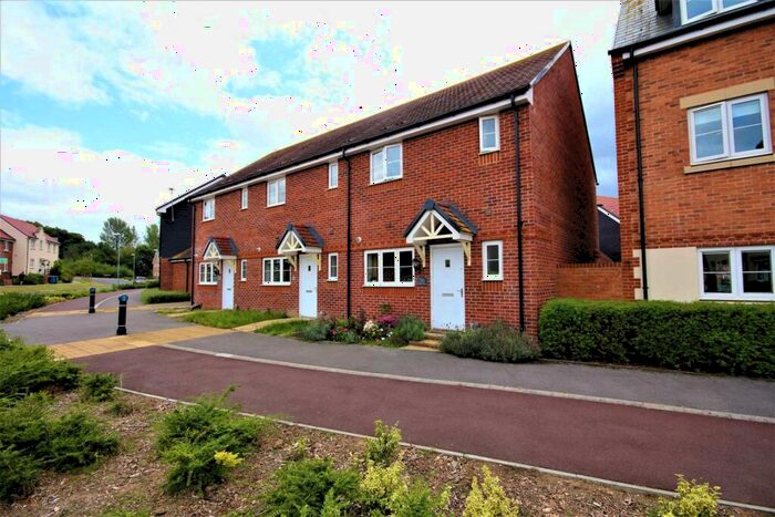 3 Bedroom End Of Terrace House To Rent In Eagle Way, Jennett`s Park, RG12