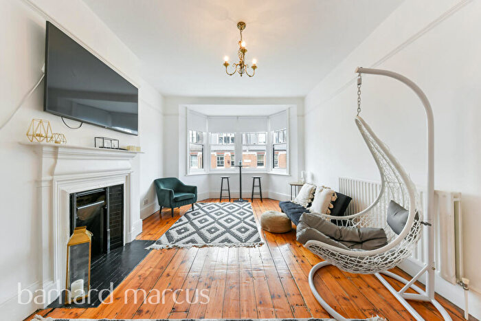 2 Bedroom Apartment To Rent In Upper Richmond Road West, London, SW14