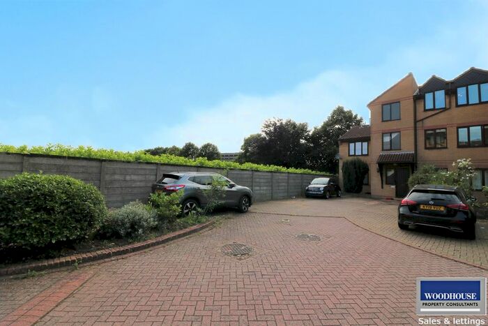 2 Bedroom Flat To Rent In Cross Road, Waltham Cross, EN8