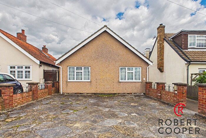 3 Bedroom Bungalow For Sale In Micawber Avenue, Hillingdon, UB8