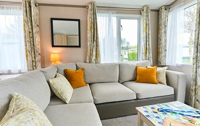 2 Bedroom Park Home For Sale In Mawgan Porth, Newquay, TR8