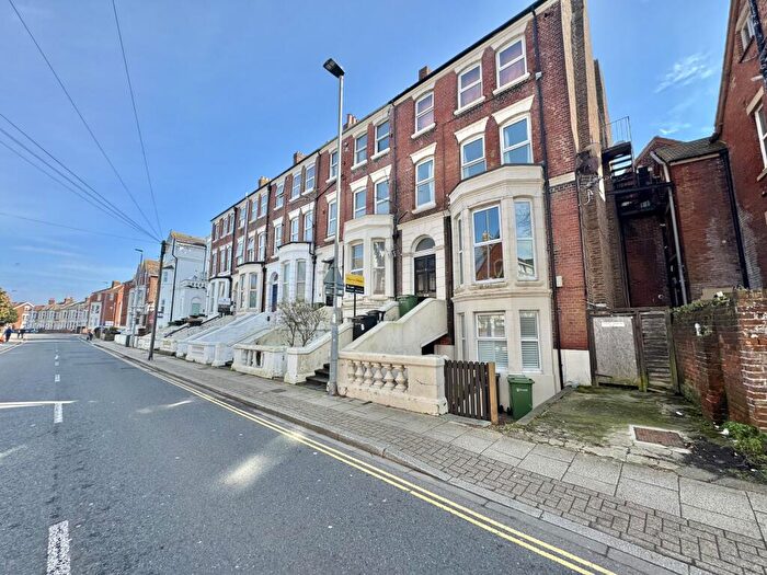 2 Bedroom Flat To Rent In Waverley Road, Southsea, PO5