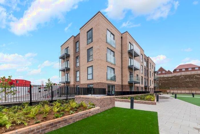 1 Bedroom Flat To Rent In Stirling Drive, Luton, London, LU2