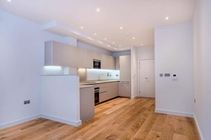 4 Bedroom Property To Rent In Hawthorne Crescent, Greenwich, London, SE10