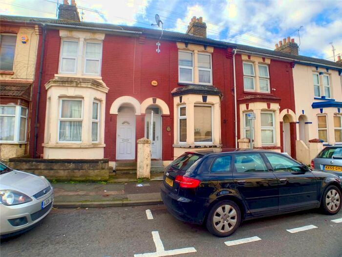 3 Bedroom Terraced House To Rent In Livingstone Road, Gillingham, ME7