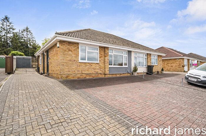 2 Bedroom Semi-detached Bungalow For Sale In The Broadway, Rodbourne Cheney, Swindon, SN25