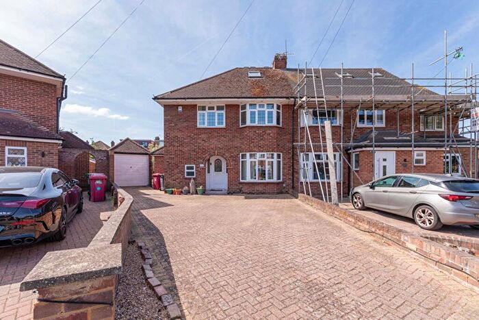 3 Bedroom Semi-Detached House For Sale In The Glen, Langley, SL3