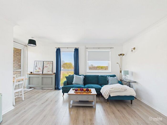 1 Bedroom Flat For Sale In Friars Wood, Forestdale, Croydon, CR0