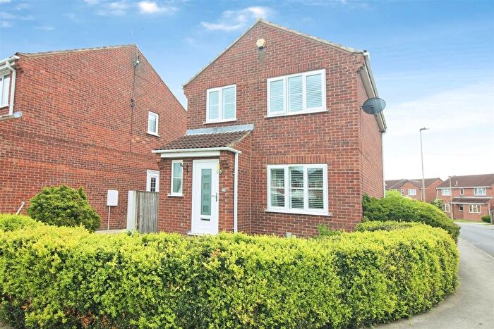 3 Bedroom Detached House For Sale In The Fairway, Sherburn In Elmet, Leeds, LS25