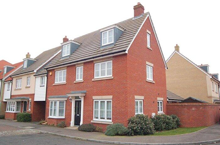 5 Bedroom Link Detached House To Rent In Bridge Farm Close, Mildenhall, Bury St. Edmunds, Suffolk, IP28