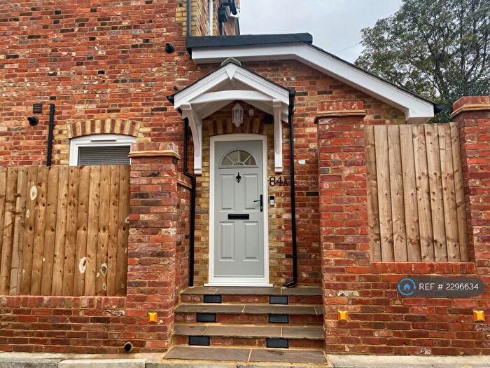 2 Bedroom Flat To Rent In Nightingale Road, Guildford, GU1