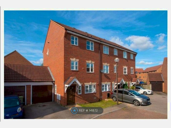 4 Bedroom Semi-Detached House To Rent In Brantwood Close, Milton Keynes, MK4