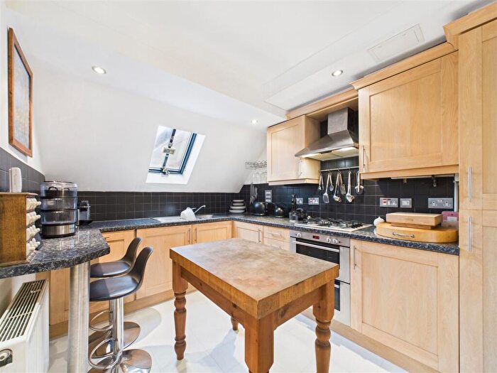 2 Bedroom Apartment For Sale In Matham Road, East Molesey, KT8